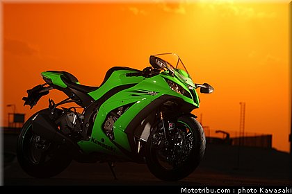 kawasaki_zx10r_2011_0004.jpg