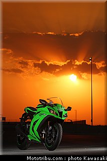kawasaki_zx10r_2011_0026.jpg