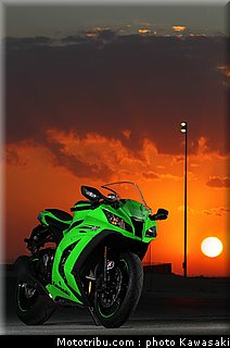 kawasaki_zx10r_2011_0027.jpg