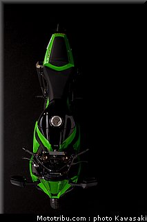 kawasaki_zx10r_2011_0030.jpg
