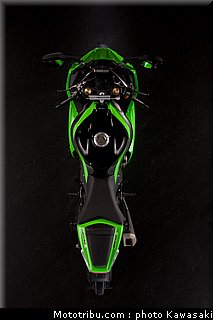 kawasaki_zx10r_2011_0031.jpg