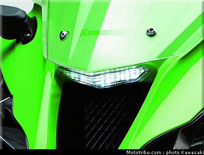 kawasaki_zx10r_2011_0040.jpg