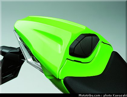 kawasaki_zx10r_2011_0041.jpg