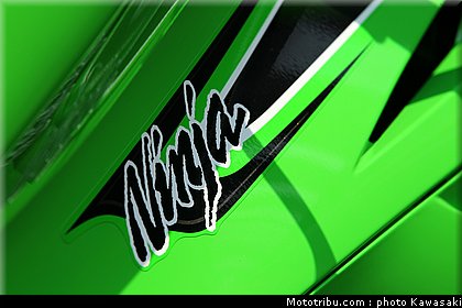 kawasaki_zx10r_2011_0044.jpg