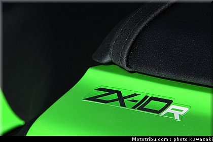kawasaki_zx10r_2011_0047.jpg