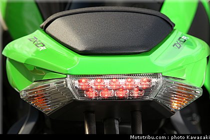 kawasaki_zx10r_2011_0048.jpg