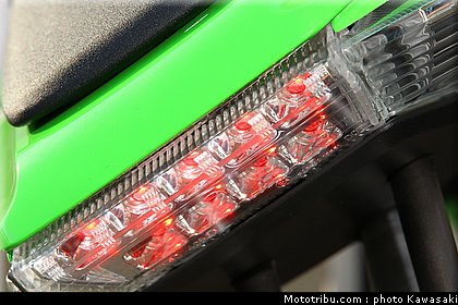 kawasaki_zx10r_2011_0049.jpg