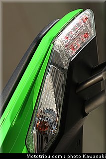 kawasaki_zx10r_2011_0050.jpg