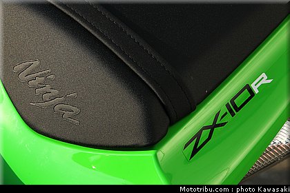 kawasaki_zx10r_2011_0053.jpg