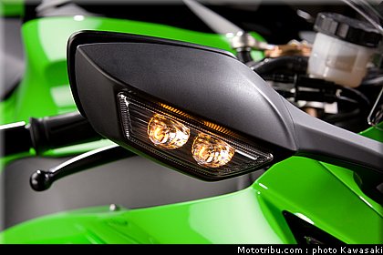 kawasaki_zx10r_2011_0055.jpg