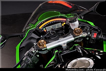 kawasaki_zx10r_2011_0057.jpg