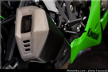 kawasaki_zx10r_2011_0060.jpg