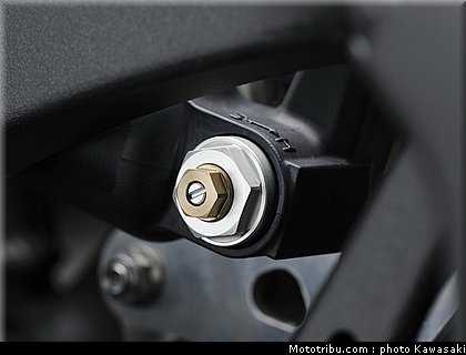 kawasaki_zx10r_2011_0062.jpg