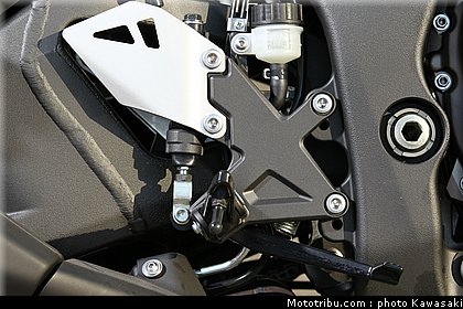 kawasaki_zx10r_2011_0064.jpg
