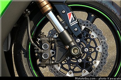 kawasaki_zx10r_2011_0065.jpg