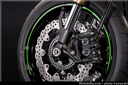 kawasaki_zx10r_2011_0071.jpg