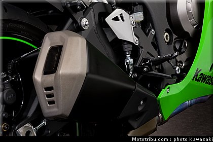 kawasaki_zx10r_2011_0073.jpg