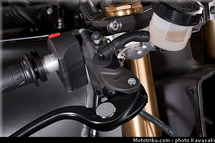 kawasaki_zx10r_2011_0075.jpg