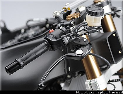 kawasaki_zx10r_2011_0082.jpg
