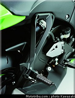 kawasaki_zx10r_2011_0084.jpg