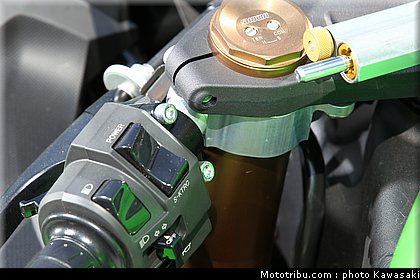 kawasaki_zx10r_2011_0089.jpg