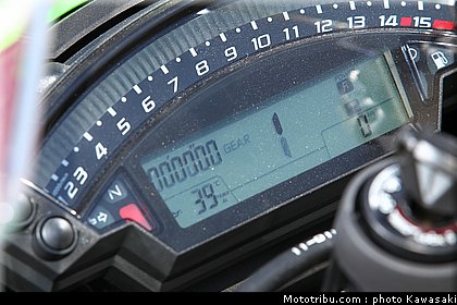 kawasaki_zx10r_2011_0090.jpg