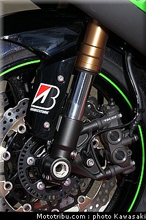 kawasaki_zx10r_2011_0092.jpg