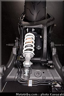 kawasaki_zx10r_2011_0095.jpg