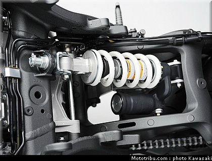 kawasaki_zx10r_2011_0100.jpg