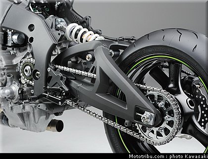 kawasaki_zx10r_2011_0102.jpg