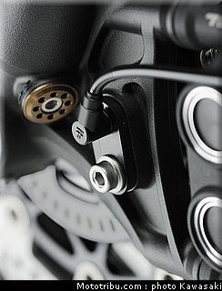 kawasaki_zx10r_2011_0115.jpg