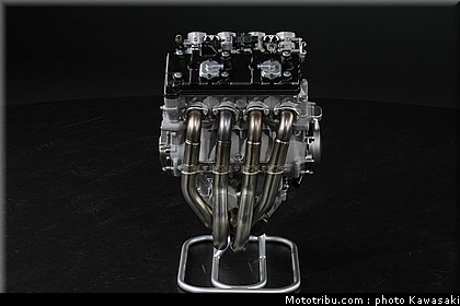 kawasaki_zx10r_2011_0122.jpg
