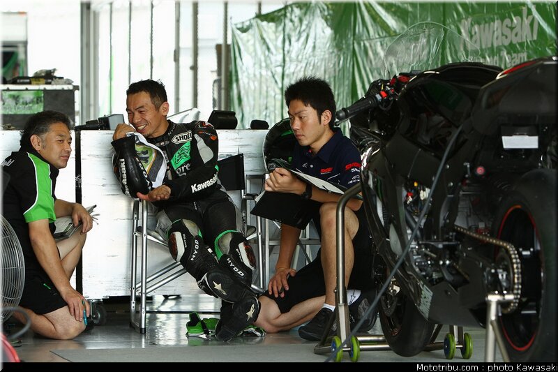 kawasaki_zx10r_2011_test_suzuka_2011_03