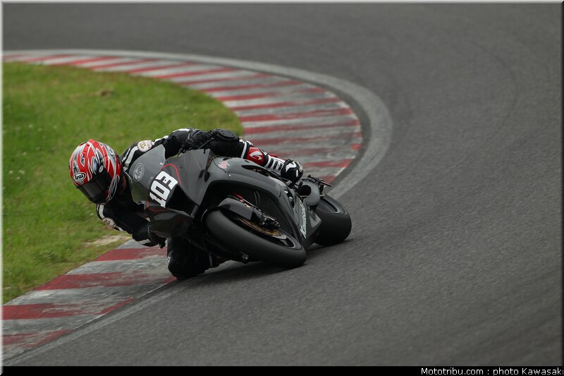 kawasaki_zx10r_2011_test_suzuka_2011_05