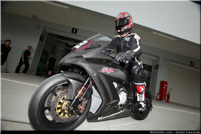 kawasaki_zx10r_2011_test_suzuka_2011_07