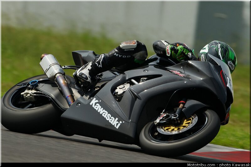 kawasaki_zx10r_2011_test_suzuka_2011_10