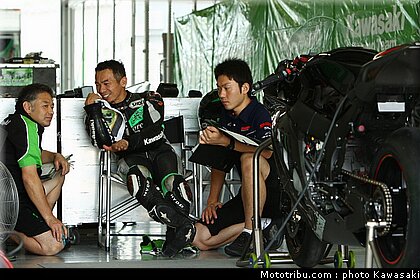 kawasaki_zx10r_2011_test_suzuka_2011_03.jpg