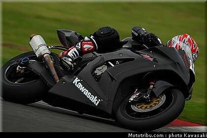 kawasaki_zx10r_2011_test_suzuka_2011_04.jpg