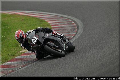 kawasaki_zx10r_2011_test_suzuka_2011_05.jpg