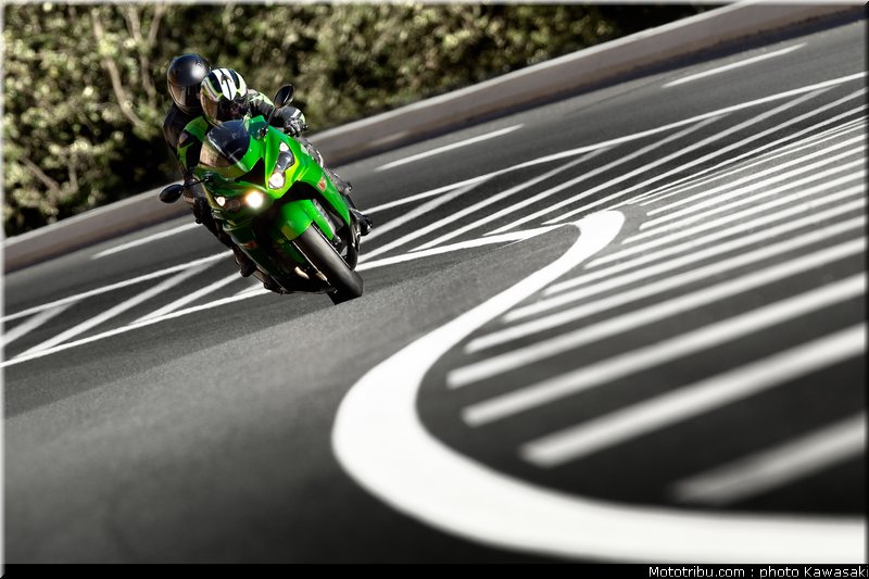 kawasaki_1400_zzr_2012_007