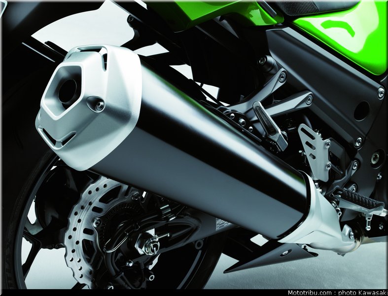 kawasaki_1400_zzr_2012_026
