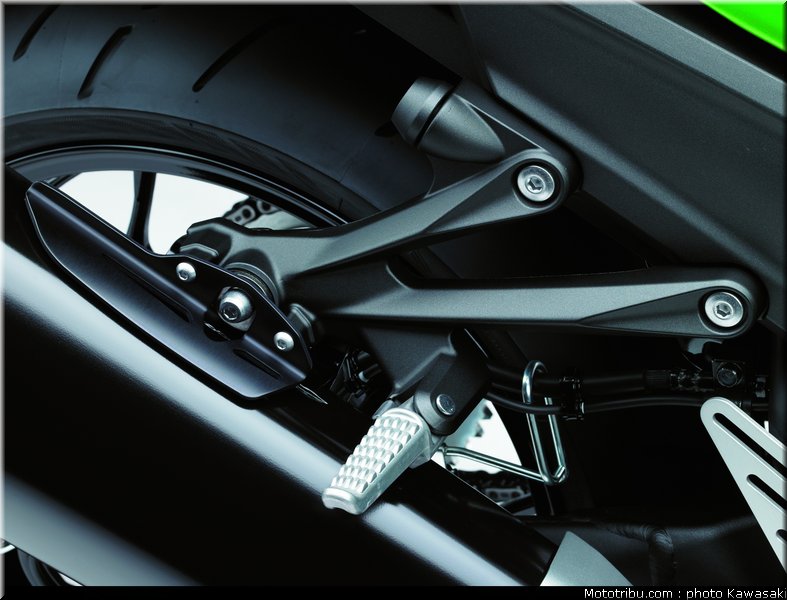 kawasaki_1400_zzr_2012_027