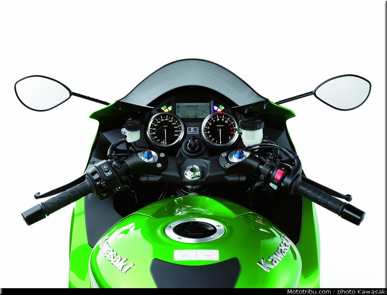 kawasaki_1400_zzr_2012_030