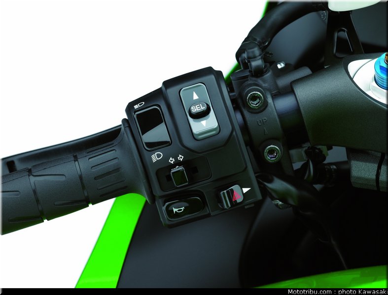 kawasaki_1400_zzr_2012_032