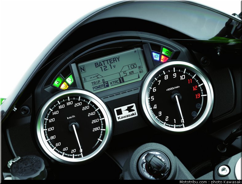 kawasaki_1400_zzr_2012_034