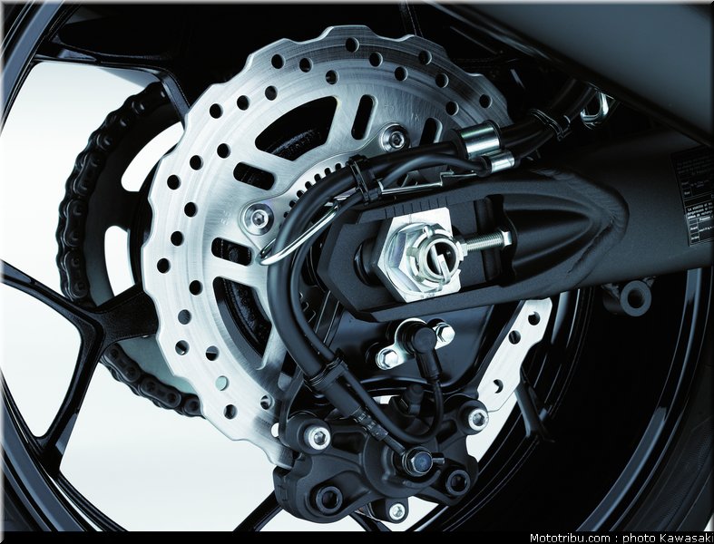 kawasaki_1400_zzr_2012_039