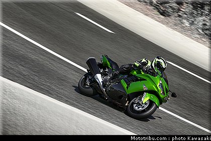 kawasaki_1400_zzr_2012_004.jpg