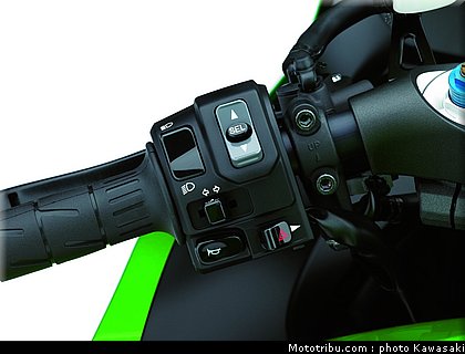 kawasaki_1400_zzr_2012_032.jpg
