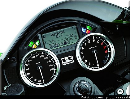 kawasaki_1400_zzr_2012_033.jpg