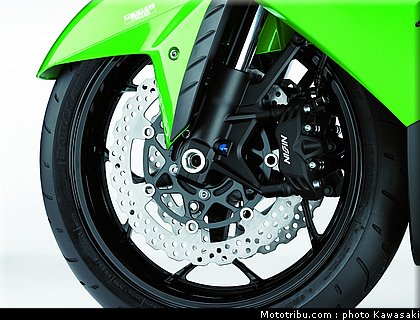 kawasaki_1400_zzr_2012_036.jpg